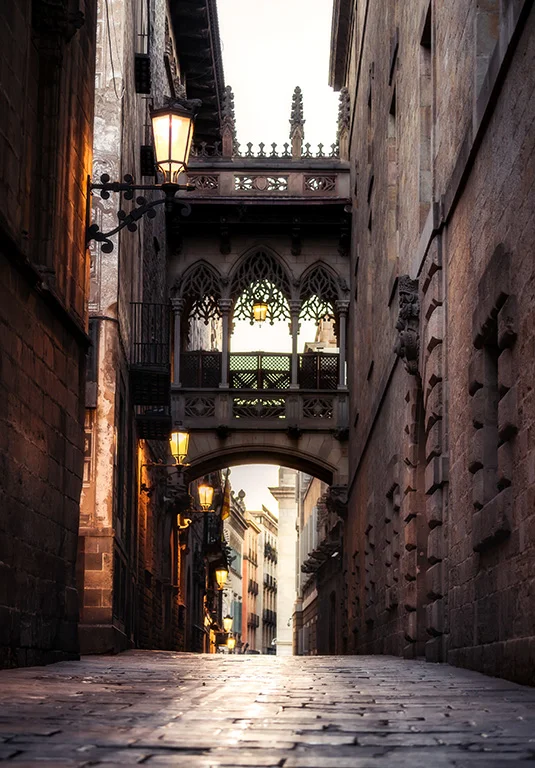 Jorge Suner Amanecer en el Gotico 30x205cm 2021